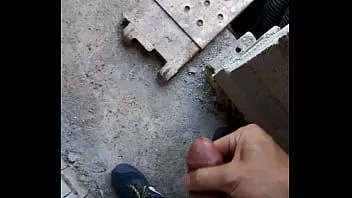 play Menjadi terangsang saat berlari jadi saya berhenti sebentar di lokasi konstruksi