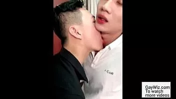 Riproduci Due twink asiatici magri si godono il loro primo sesso. gaywiz.com