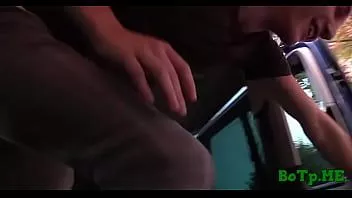 play Homossexuais provocam uns aos outros em um carro