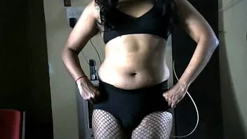 Putar Krithi erotis strip menggoda di stoking #navelqueen #bellybeauty