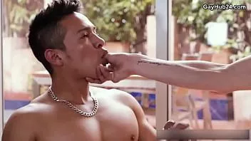 Reproduzir Cara magro com pau grande fode bumbum lindo