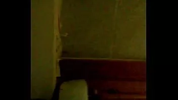 Играть Сосу грязные носки своего бездомного друга-цыгана