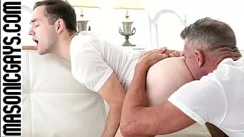 play السيد ماثيو فيغاتا هو رجل عجوز لا يزال ساخنًا ويجعلك مجنونًا. وقف فيغاتا وطلب من الأنهار الركوع وتفجير قضيبه العملاق