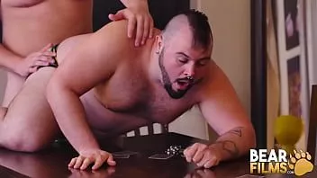 Reproduzir Bearfilms dominante urso leão palheta barebacks gordura reitor