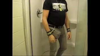 Reproduzir Camisinha de mijo e mictório de bola de boi t's no chuveiro da piscina 2017