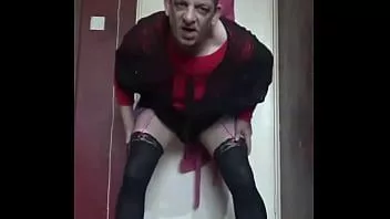 تشغيل تعال يا رفاق ، هل ستخرج في الأماكن العامة معي مرتديًا مثل هذا إذا عرضت أن تمتص قضيبك أثناء تصويره