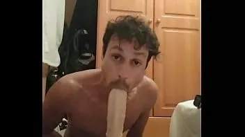 play Lionel kalpleri koca ağzını ve derin gırtlağını 25 cm ile test ediyor