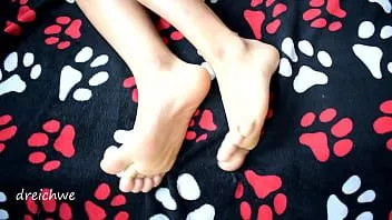 চালান বিছানায় ম্যাসাজ সঙ্গে শুধুমাত্র পুরুষ পা