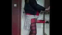 Putar Pertemuan Pertama Bi Crossdresser dengan Mesin Masturbasi - Bagian 1