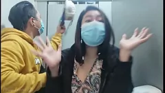 play Pesta Toilet Umum: Skandal Pinay dengan Bintang Porno Kasar
