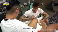 play Lulminnende massagetherapeut neukt de grote lul van een gespierde cliënt tijdens de sessie