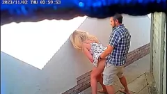 Oynat Halka açık kedi oyunu: yüzsüz sarışın bebeğin risqué rendezvous üzerinde kamera yakalandı
