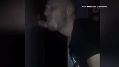 Abspielen Ich habe einen riesigen Schwanz im Glory Hole gelutscht und einen riesigen Cumshot ins Gesicht bekommen